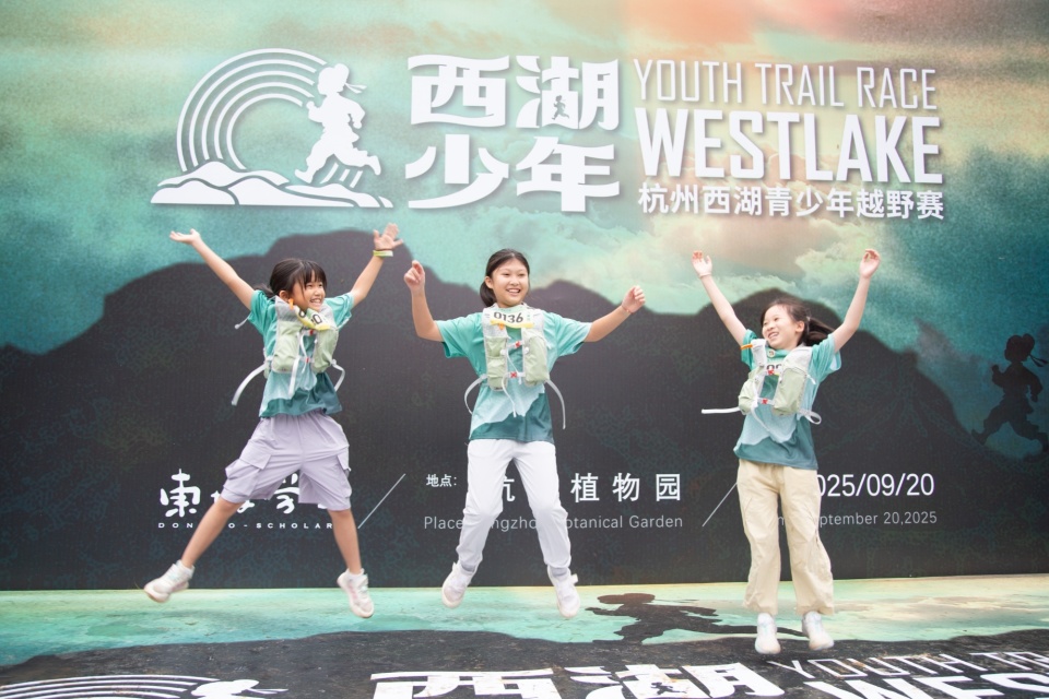 杨正弘, 早早守候在